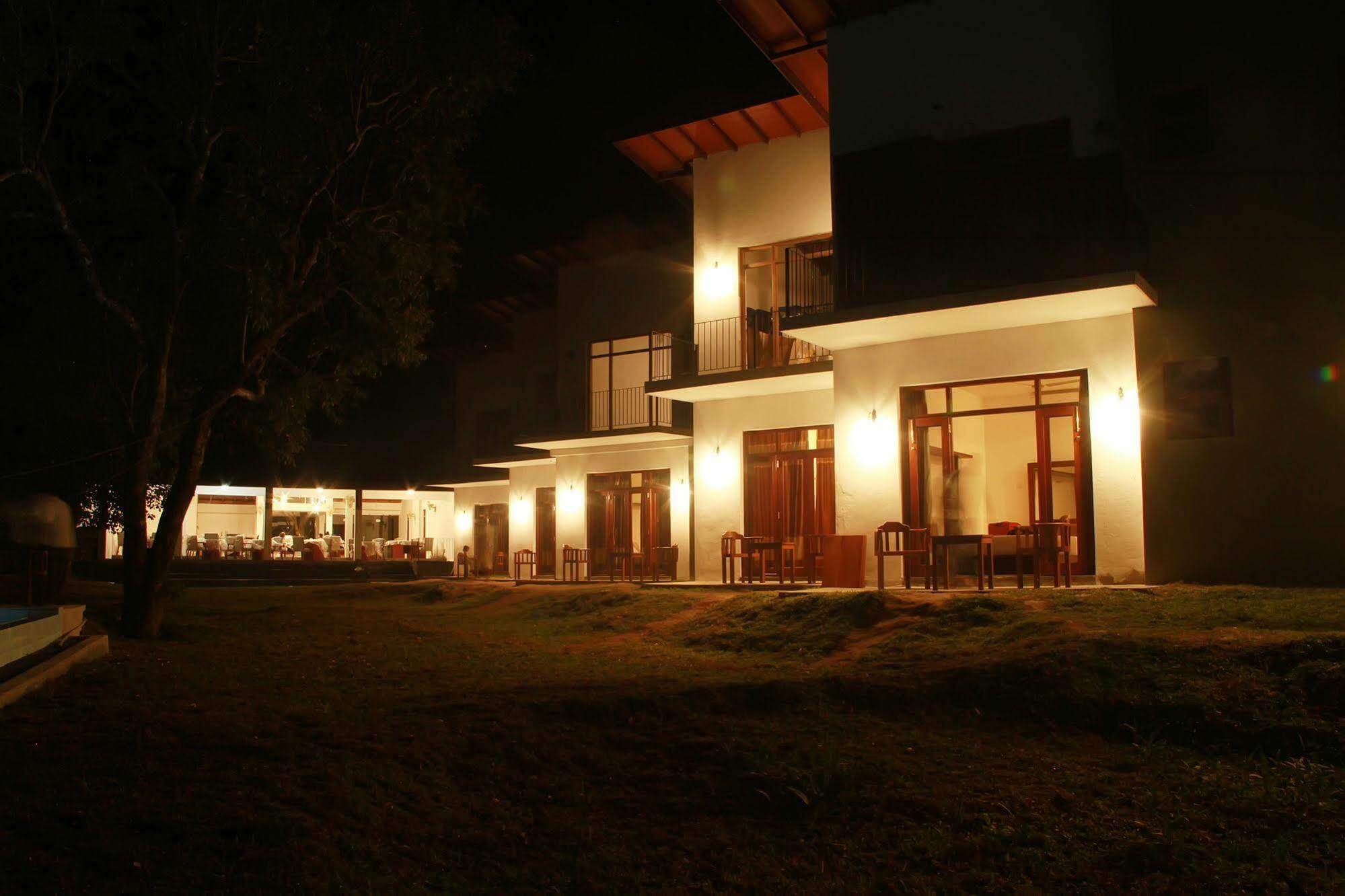 Sigiriya Wewa Addara Hotel - Hotel By The Lake Exteriör bild